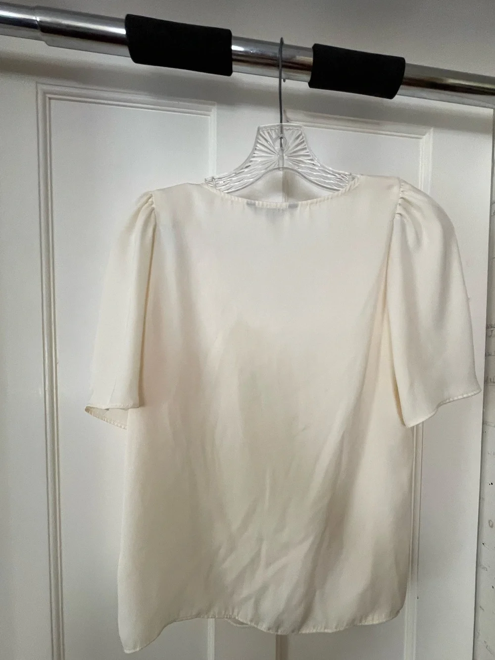Banana Republic Cream V-Neck Puff Sleeve Blouse